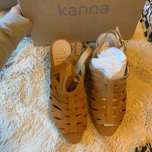 NWT Kanna sandals